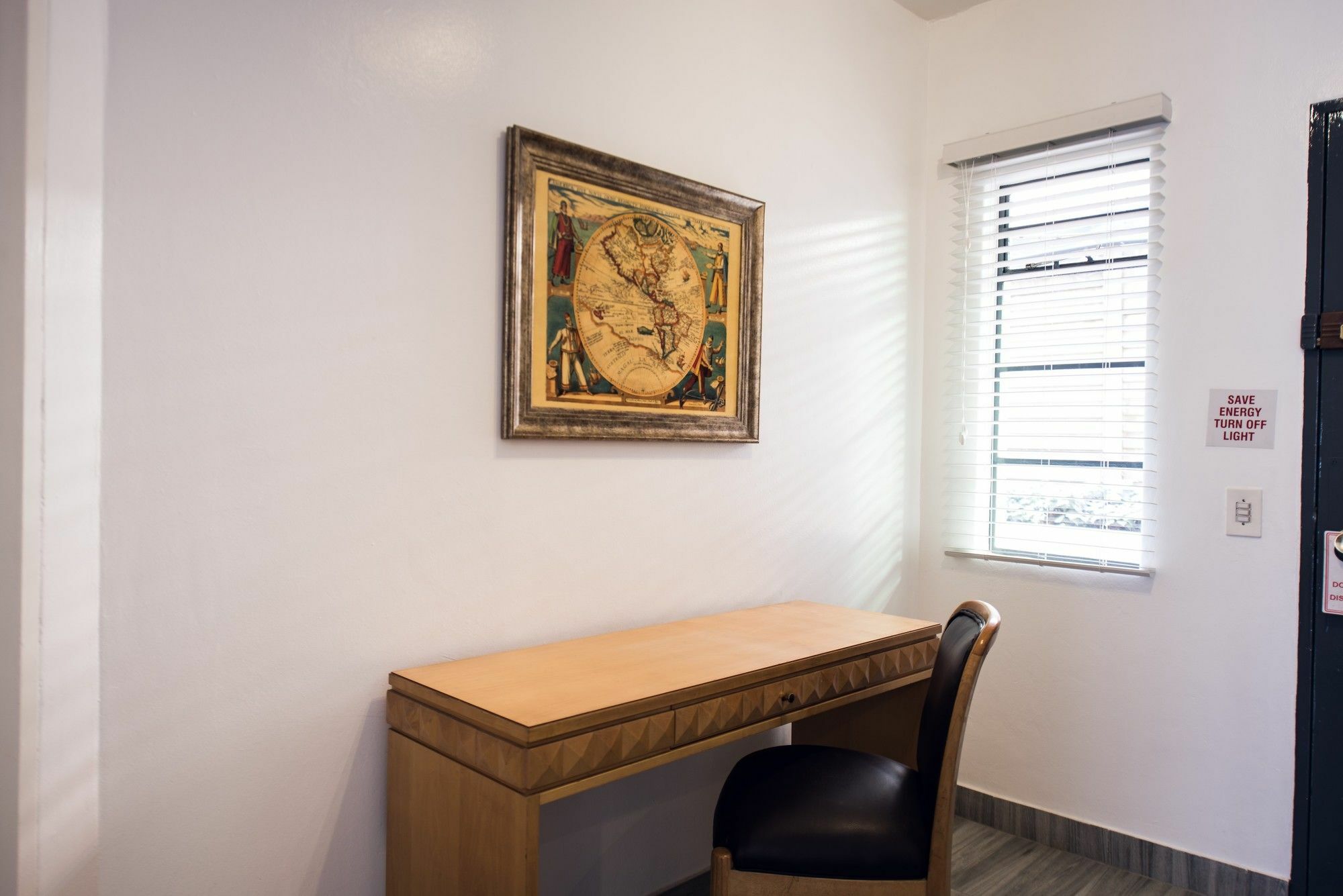 Airport Inn Executive Suites كمبتون بارك المظهر الخارجي الصورة
