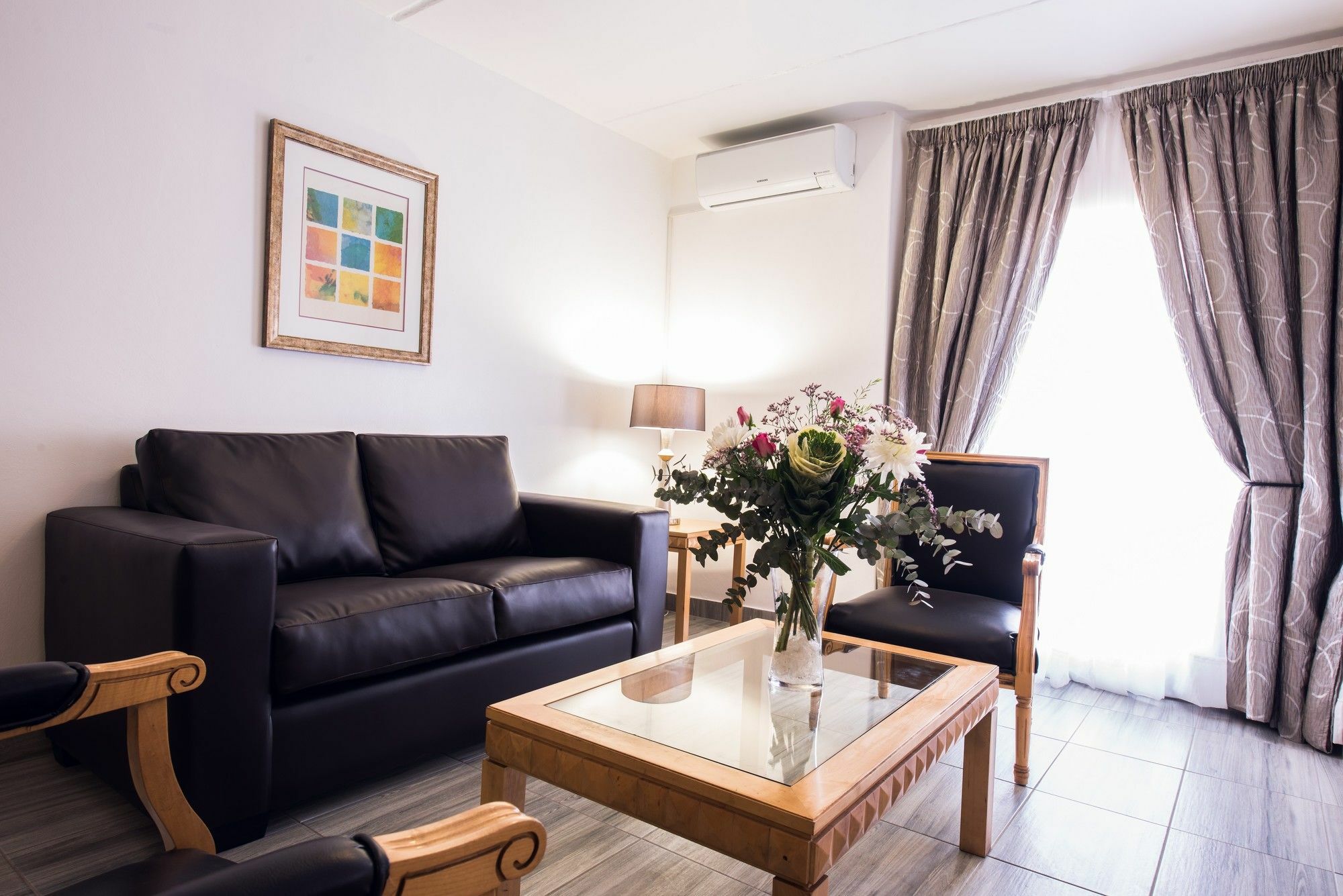 Airport Inn Executive Suites كمبتون بارك المظهر الخارجي الصورة