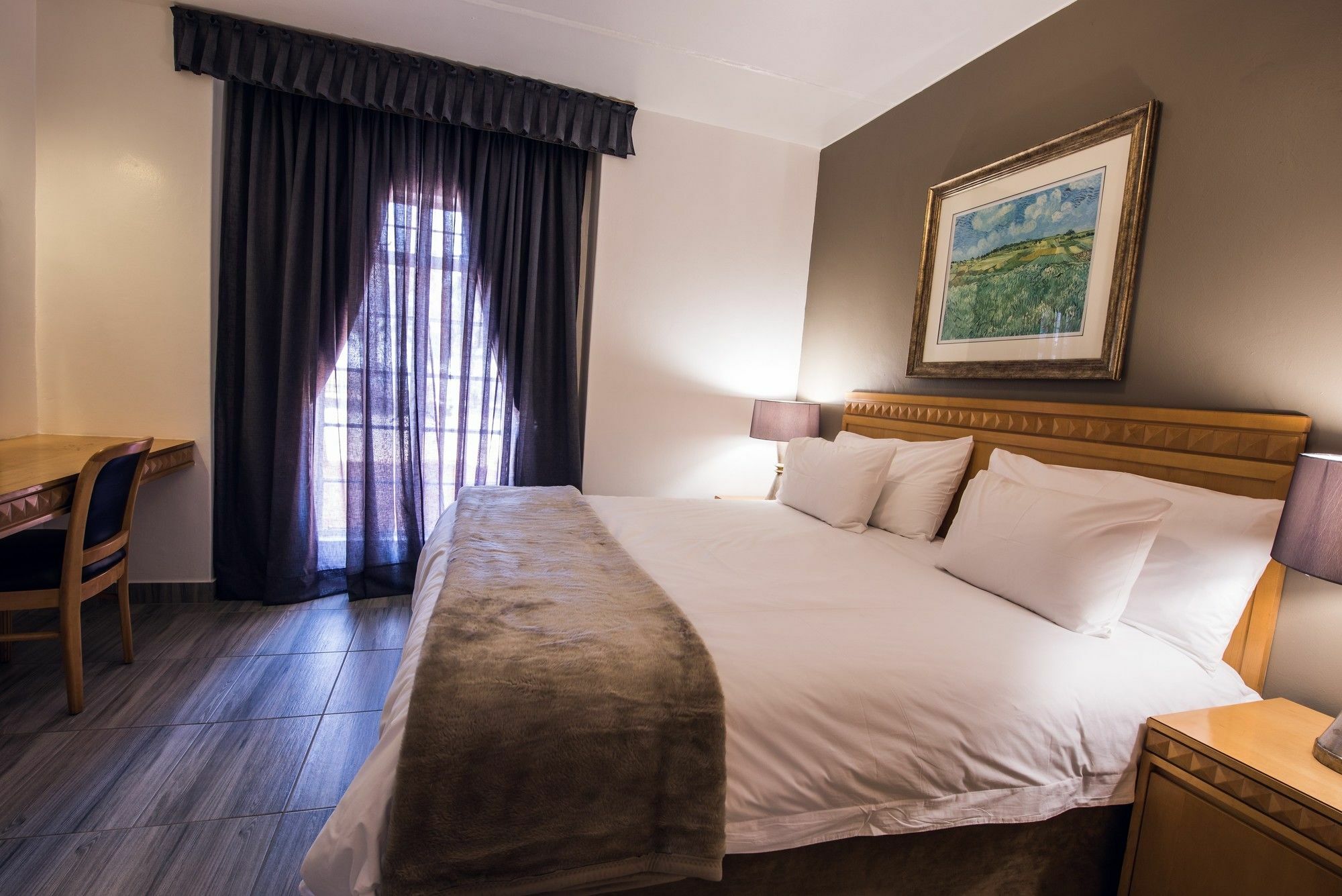 Airport Inn Executive Suites كمبتون بارك المظهر الخارجي الصورة